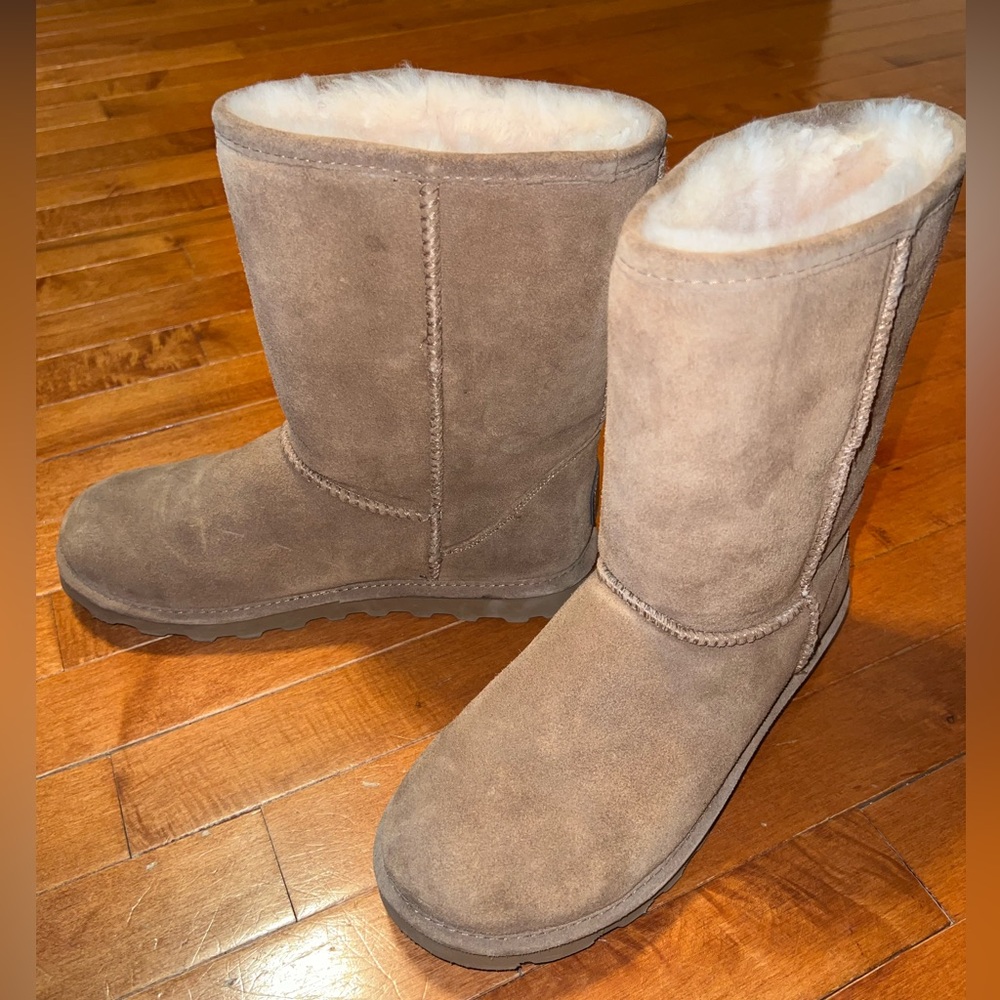 OBO Bearpaw Elle Short Boots, women’s size 9, hickory, lightly worn